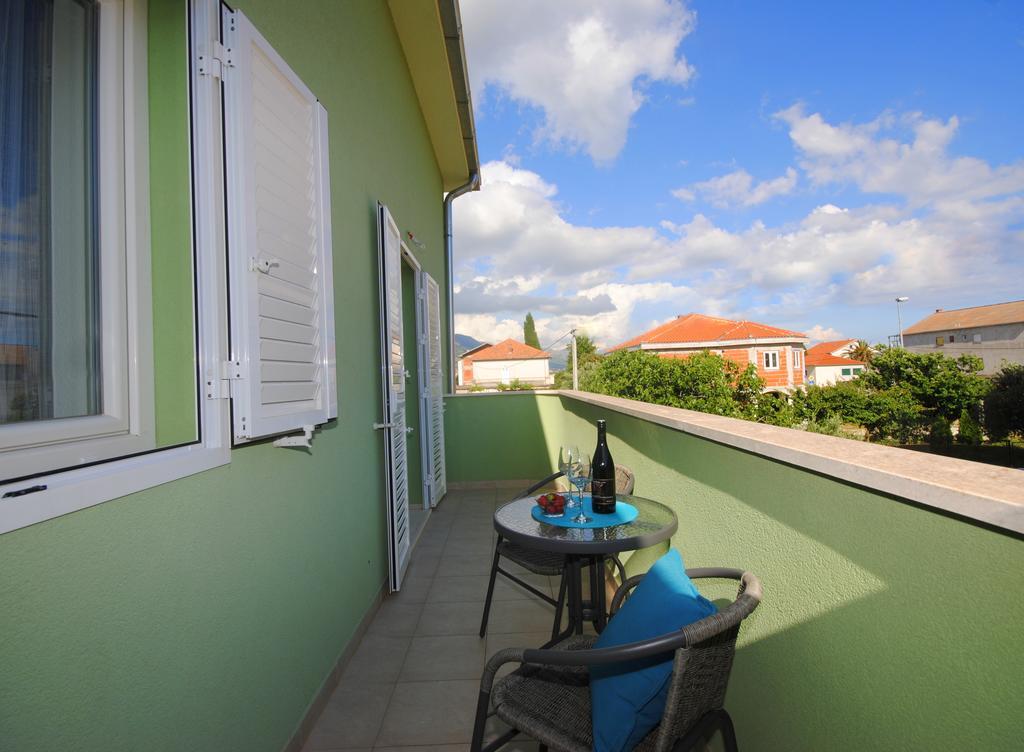 Apartments Valeria Kastela Bagian luar foto